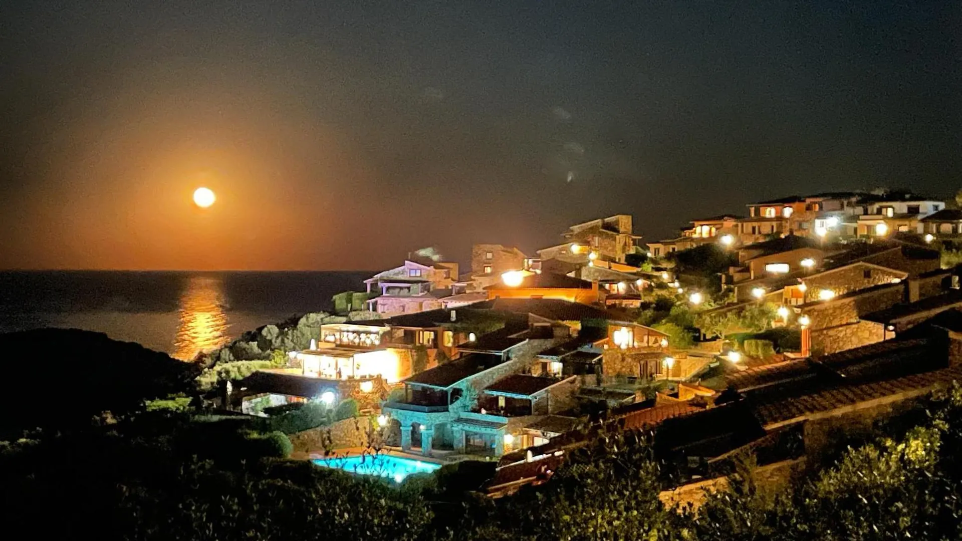 Punta Est Spazioso Monolocale Vista Mare Capo Coda Cavallo 0*,  Italy